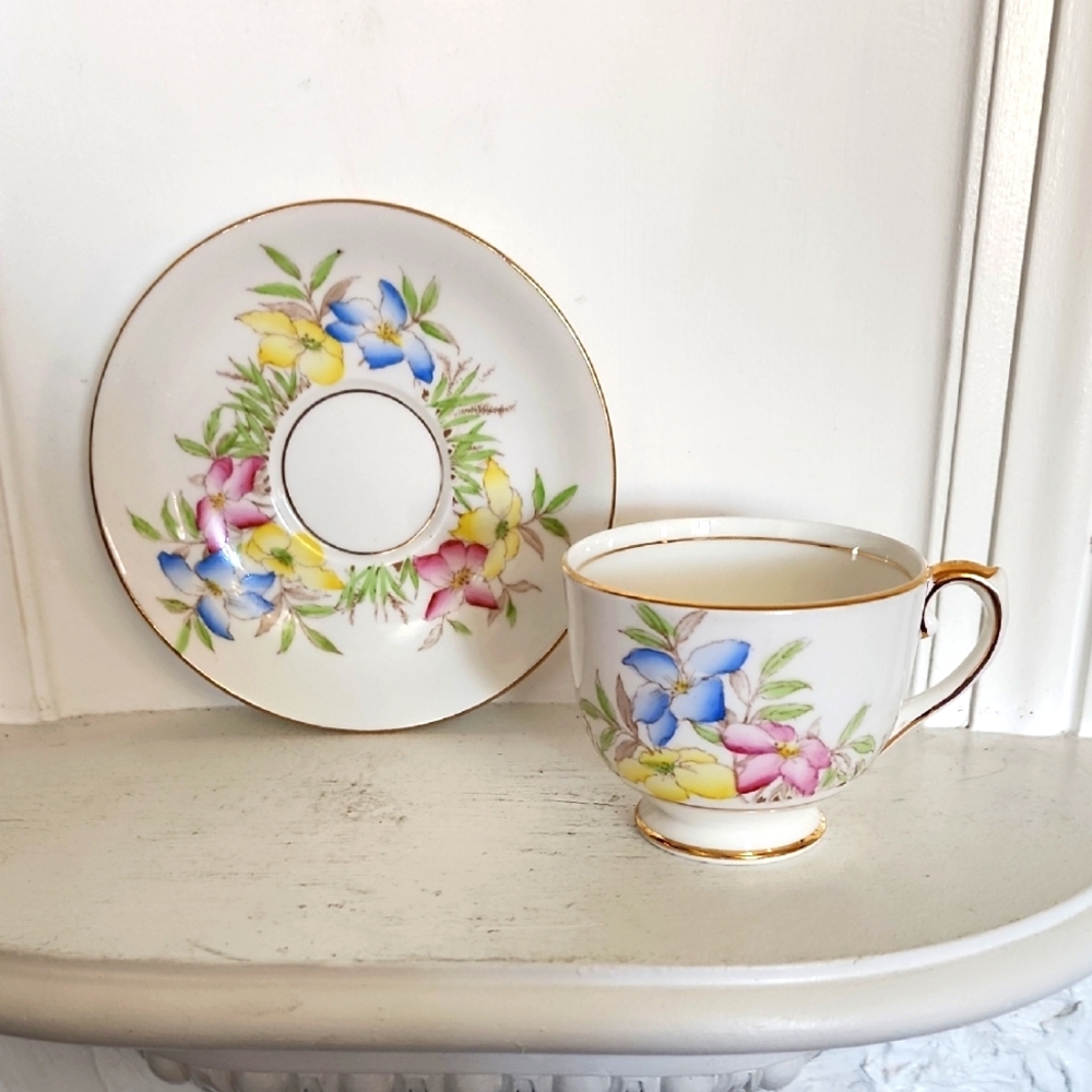 Beautiful Salisbury Crown China Blue Yellow Pink Flowers England